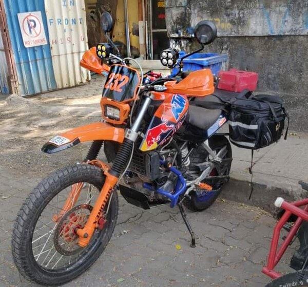 Universal Mirror Light Mount