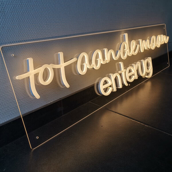 Bittersoet - feestverhuur - Neon - Tot aan de maan - te huur