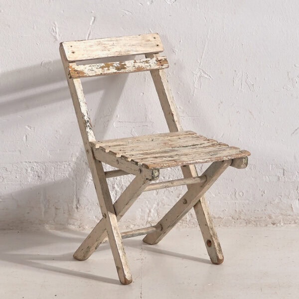 Silla pequeña infantil vintage de color blanco (Francia, c.1950)