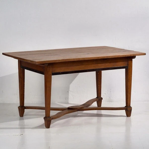 Table à manger vintage en bois massif (France, vers 1940)