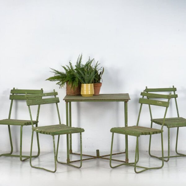 Set of antique garden table and chairs (c.1900). Set of 5 pieces