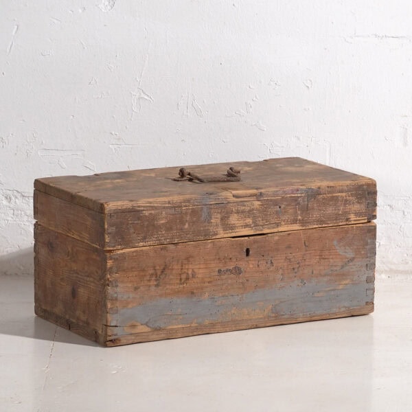 Petit coffre ancien à patine grise (c.1920) #1