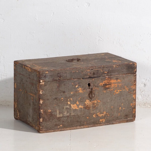 Coffre ancien à patine grise (c.1920) #72