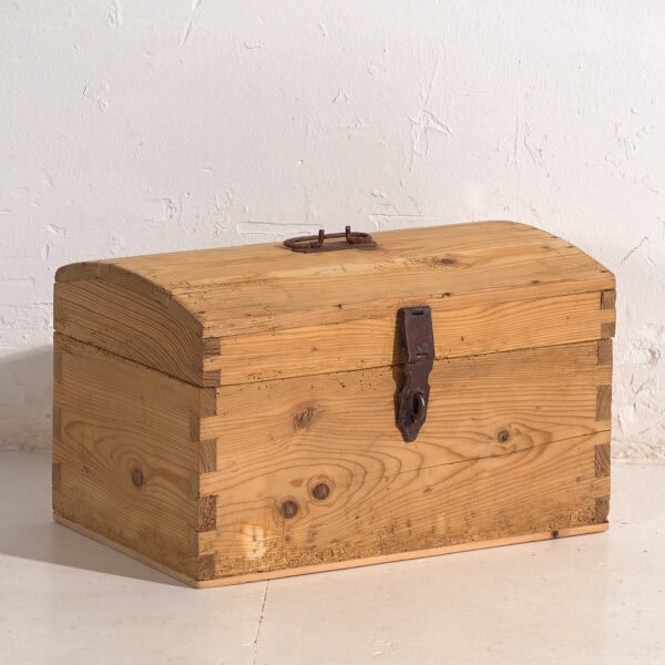 Coffre de voyage ancien avec fermoir en fer forgé (c.1900) #1