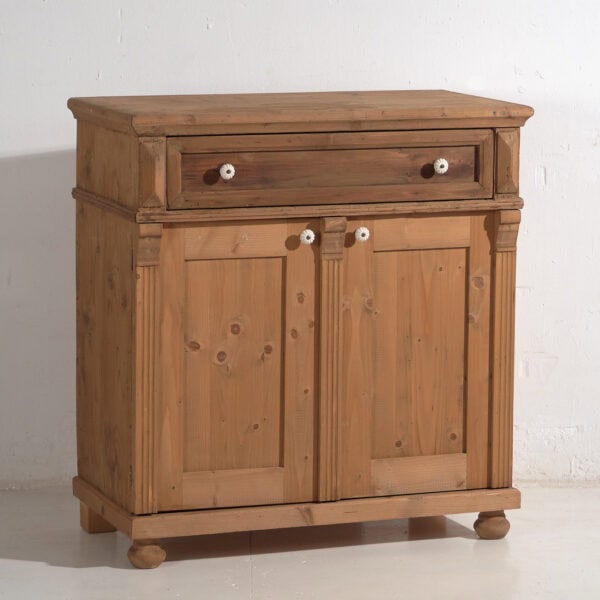 Armario pequeño antiguo de estilo provenzal (c.1930) #97