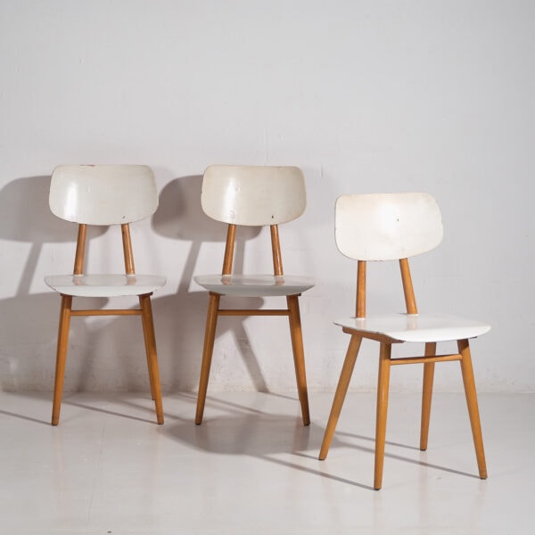 Sillas vintage de color blanco (c.1960). Conjunto de 3 piezas #1