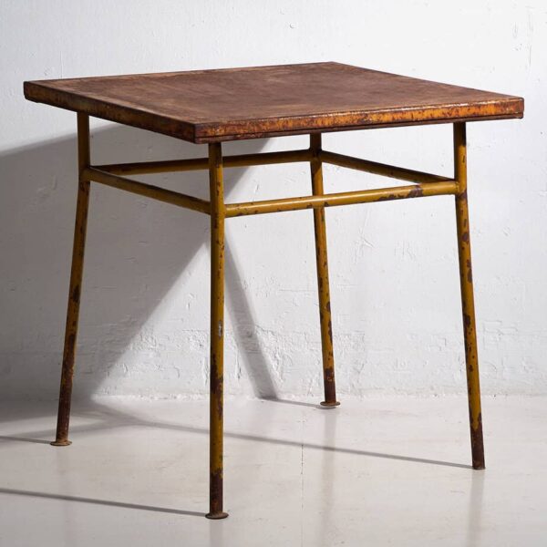 Mesa de exterior antigua de color ocre (c.1920) #3