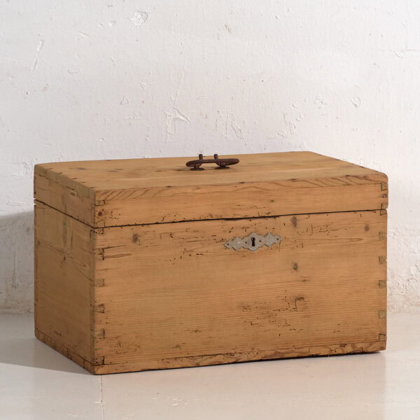 Cofre pequeño antiguo (c.1920) #2
