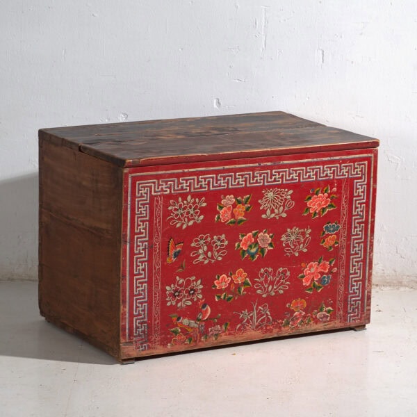 Baúl antiguo chino pintado en madera de pino – China, circa 1930