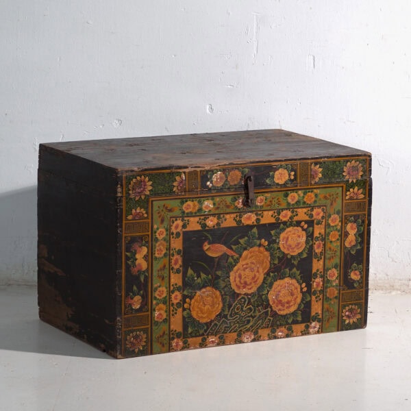Baúl antiguo pintado en madera de pino – China, circa 1900