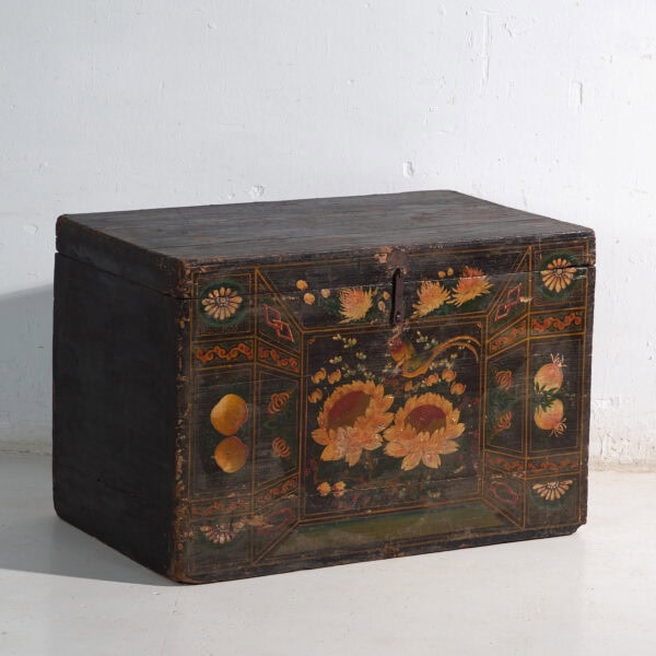 Baúl antiguo pintado en madera de pino – China, circa 1900