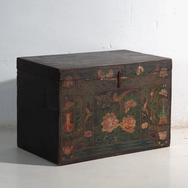 Baúl antiguo pintado en madera de pino – China, circa 1900