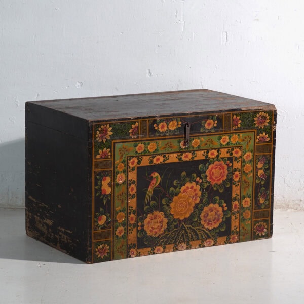 Baúl antiguo pintado en madera de pino – China, circa 1900