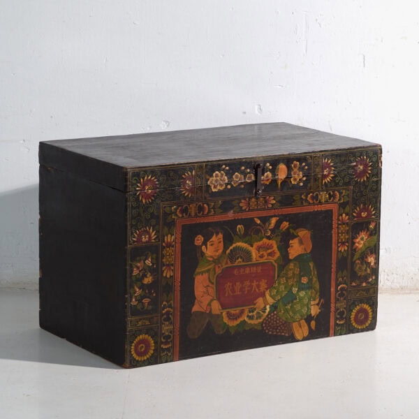 Baúl antiguo pintado en madera de pino – China, circa 1900