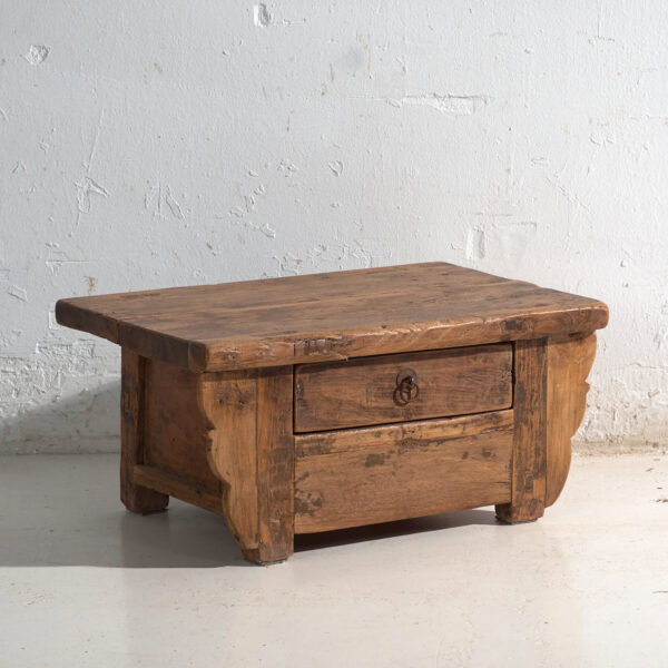 Mesa kang baja antigua en madera de olmo – China, circa 1930