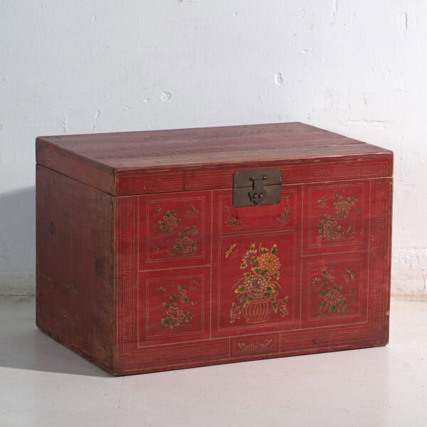 Baúl chino mediano con pintura original, China (c.1900)