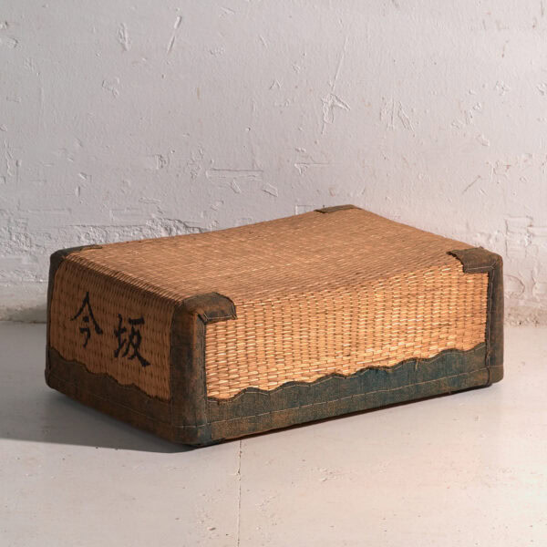 Conjunto de dos cestas antiguas japonesas en bambú con caligrafía – Japón, circa 1930