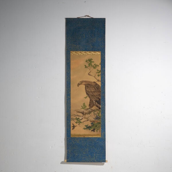 Kakejiku antiguo de ave rapaz en color sobre papel – Japón, circa 1900