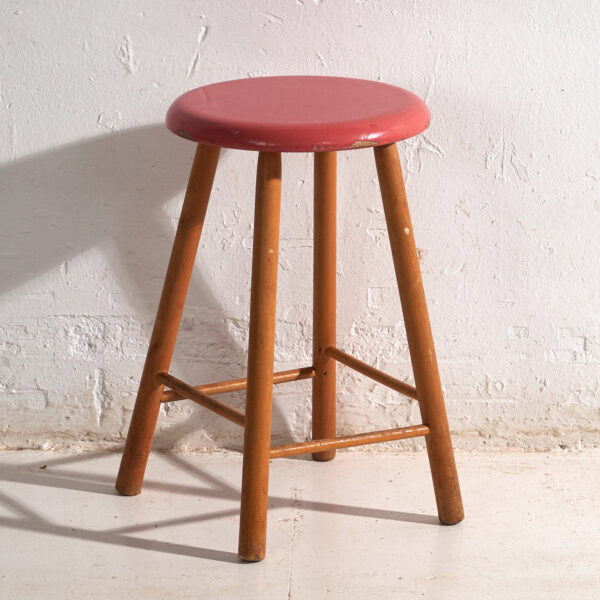 Taburete antiguo de madera con asiento redondo – Europa central, circa 1950