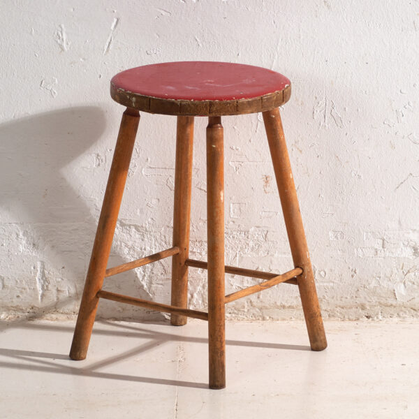 Taburete antiguo de madera con asiento redondo – Europa central, circa 1950
