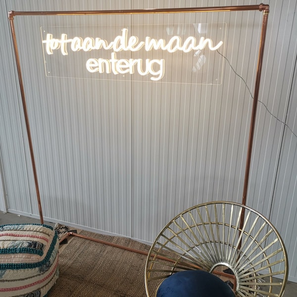 Bittersoet feestverhuur - Neon Tot aan de maan... - te huur