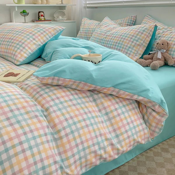 Soft pastel plaid bedding set with light blue pillowcases