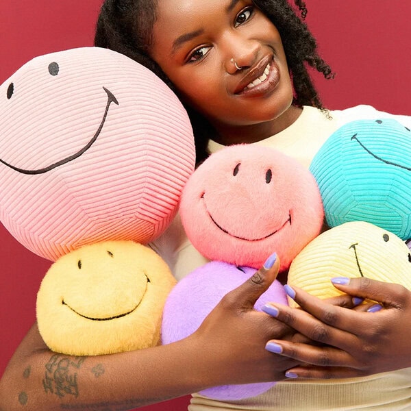 Peluche "Smiley Eco Fuzzy" morado - Imagen 4