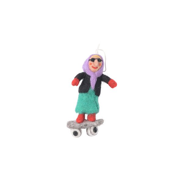 Adorno de lana bruja skater
