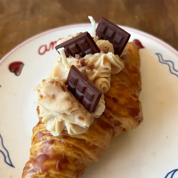 Vela perfumada "Croissant relleno de crema" - Imagen 3
