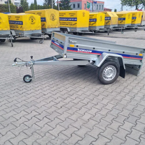 Przyczepa Lekka BURTOWA BEG7520YU wym: 205x122x35 Przednia burty otwierane , resor i amortyzator.