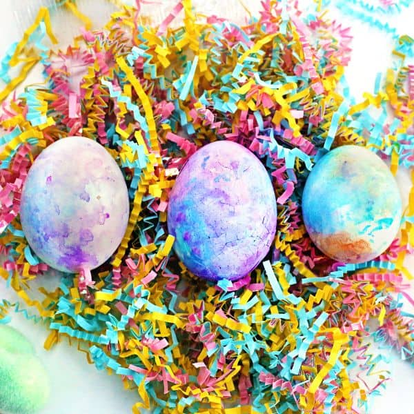 tie dying easter eggs