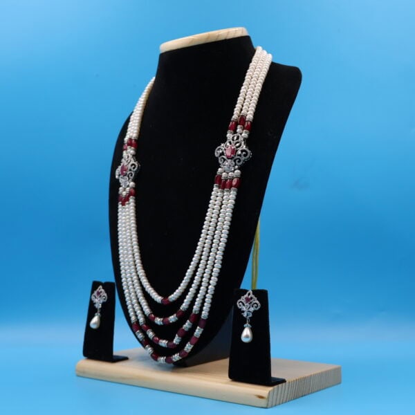 Alternative view of side brooch