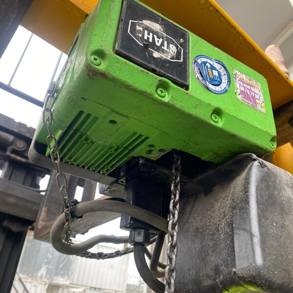 elevador eléctrico – 4 ventosas o 2 ventosas – dimensiones máximas 900 x 3000 mm – 150 kg acero inoxidable