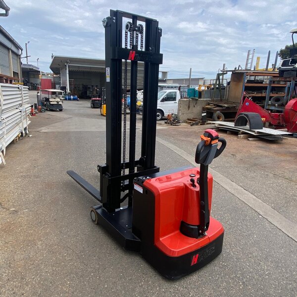 apilador eléctrico contrapesado hu lift e10sd – 1.000 kg, 3.000 mm y batería de litio