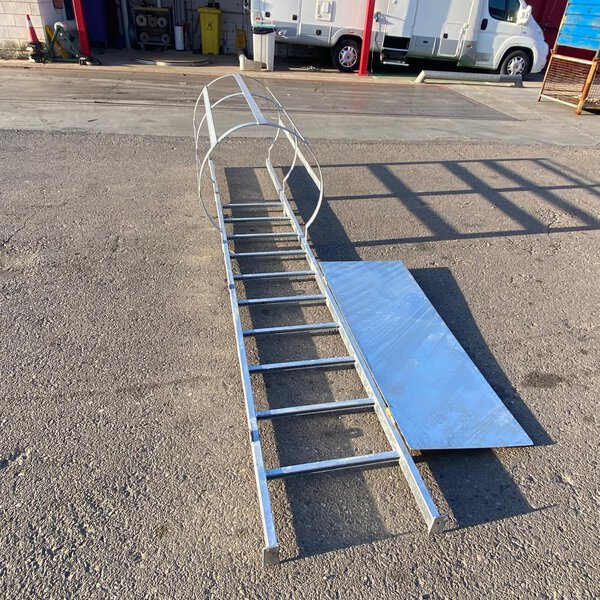 escalera de seguridad 2.7mts