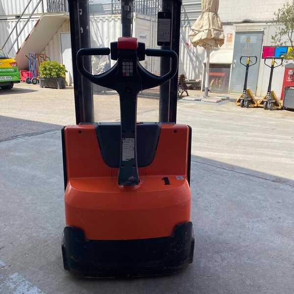 apilador eléctrico bt staxio swe120 – 1200kg – elevación 2,7m – 24v