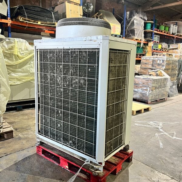 sistema de climatización mitsubishi vrf con 6 exteriores y 17 interiores