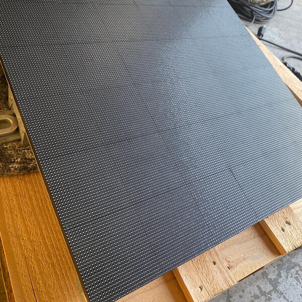 Pantalla LED modular P3.84 con 12 paneles de 60x60 cm y estructura metálica - Imagen 4