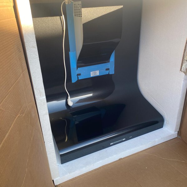 Campana extractora decorativa 90 cm negra Boet Ennis protegida en caja