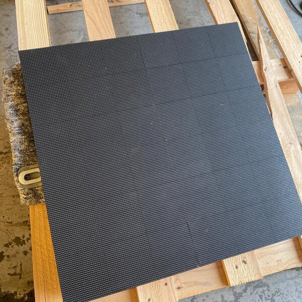 Pantalla LED modular P3.84 con 12 paneles de 60x60 cm y estructura metálica - Imagen 5
