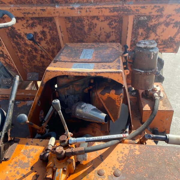 Motor diésel de dumper AUSA volquete usado funcionando y operativo