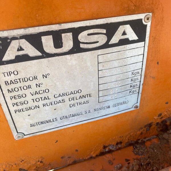 Placa de datos de dumper AUSA volquete usado con peso total cargado de 2200 kg
