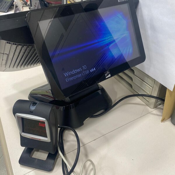 Terminal punto de venta ICG BeatlePOS II usado con pantalla táctil