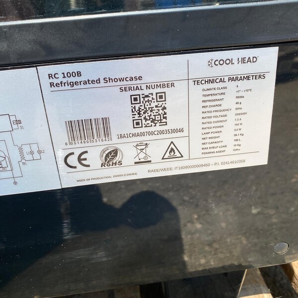 Vitrina refrigerada Cool Head RC 100B de sobremesa — 100 L, 220/240 V - Imagen 4