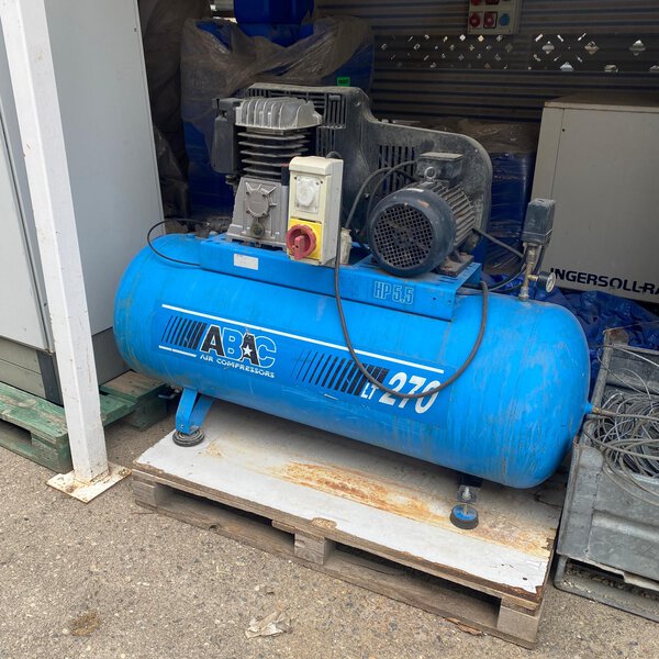 Compresor industrial ABC Air Compressors de 270 litros de segunda mano.