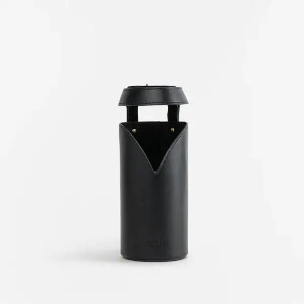 any-di-bolsa-de-garrafa-preta