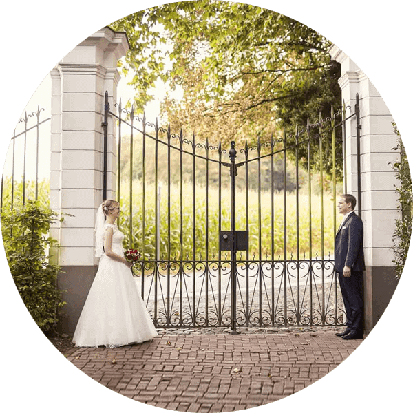 Hochzeitspaar im Schlosspark