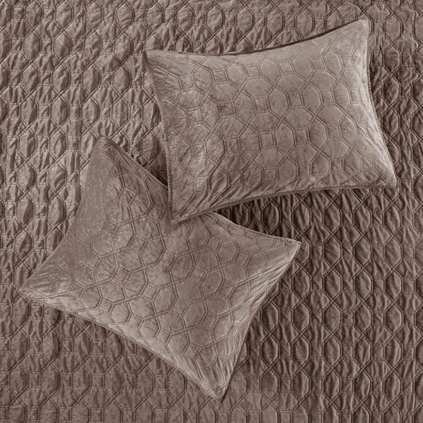 Madison Park Harper Faux Velvet Reversible 3PC Coverlet Set - Image 22