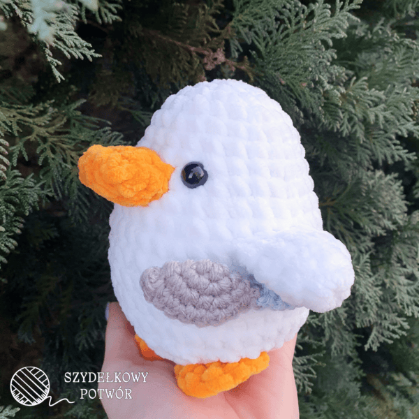 Gęś z nożem na szydełku