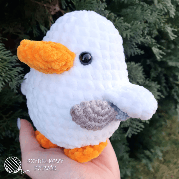 Gęś z nożem na szydełku